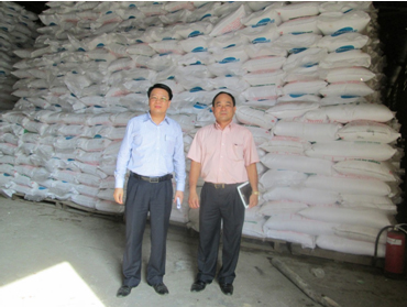 Đẩy mạnh hợp tác cung ứng phân bón và thu mua lúa gạo xuất khẩu
