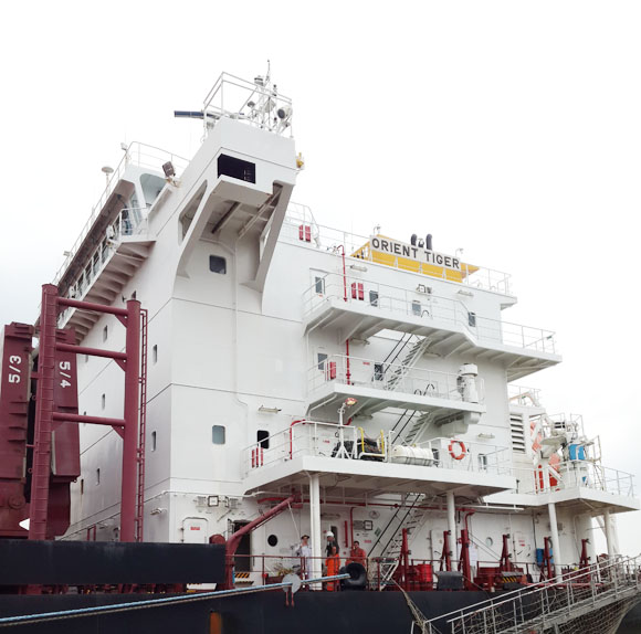 Tàu Orient Tiger chở 30.035 tấn Kali cập cảng TP HCM
