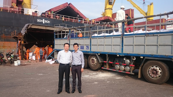 Tổng giám đốc Apromaco thị sát thị trường khu vực Quy Nhơn và kiểm tra việc làm hàng Tàu ADFINES WEST chở 10.500 tấn Kali cập cảng Quy Nhơn.