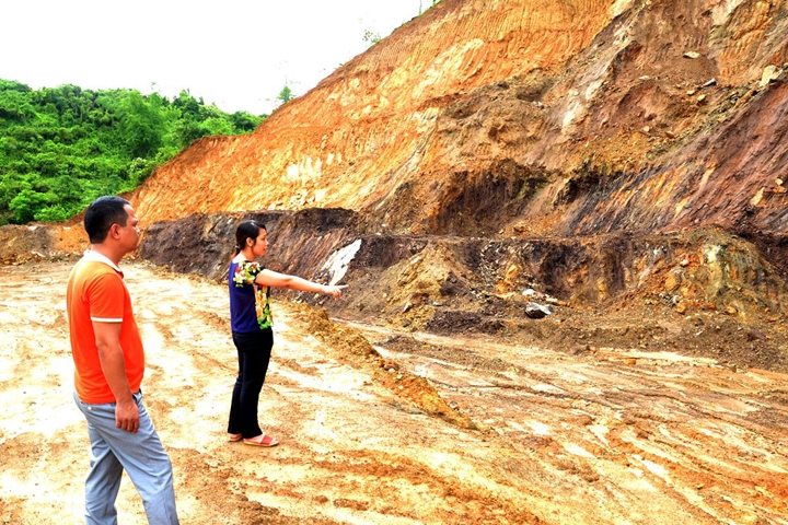 “Núp bóng” xây dựng, sản xuất để khai thác trái phép a-pa-tít ở Lào Cai