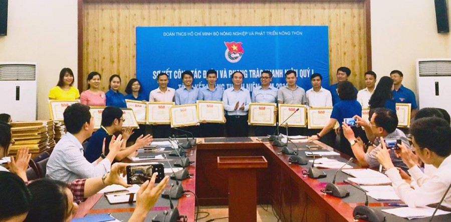 Đoàn thanh niên Công ty CP Vật tư Nông sản vinh dự nhận Bằng khen của Trung ương Đoàn TNCS Hồ Chí Minh.