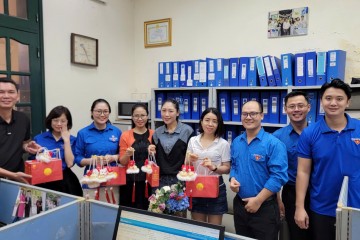 ẤM ÁP TÌNH THÂN, TRỌN VẸN ĐOÀN VIÊN: APROMACO TRAO TẶNG QUÀ TRUNG THU 2025