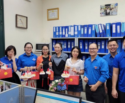 ẤM ÁP TÌNH THÂN, TRỌN VẸN ĐOÀN VIÊN: APROMACO TRAO TẶNG QUÀ TRUNG THU 2025