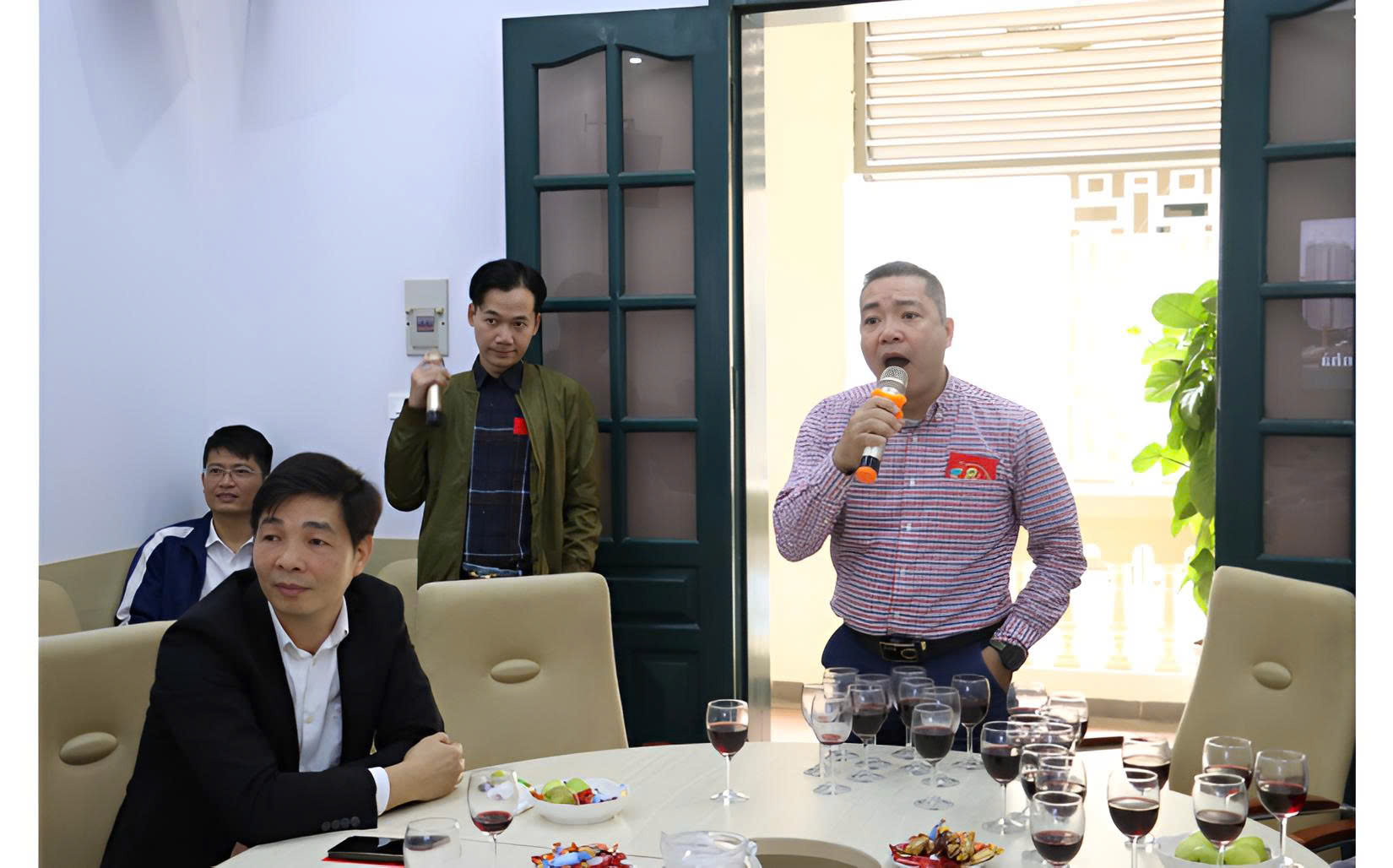 z7556914687990_6ff79c7591ad5b07420a33197908358c