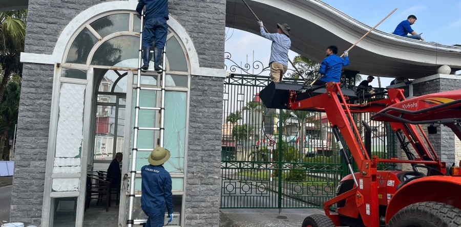 NHÂN VIÊN SÂN GÔN CHÍ LINH  CÙNG CHUNG TAY CẢI TẠO KHÔNG GIAN LÀM VIỆC